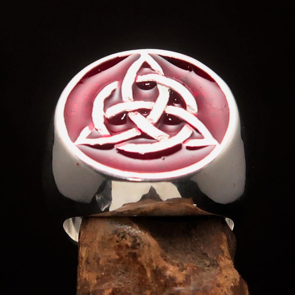 Anillo Celta Triquetra con Nudo Triskelion Rojo para Hombre – Plata Esterlina 925
